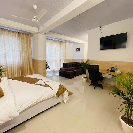 Dr White House - Noida Sector 18 Hotel Ngoại thất bức ảnh