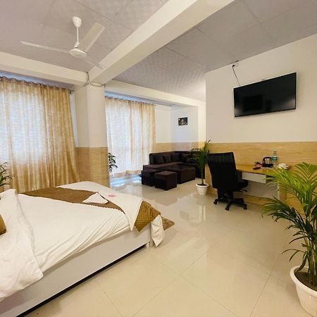 Dr White House - Noida Sector 18 Hotel Ngoại thất bức ảnh