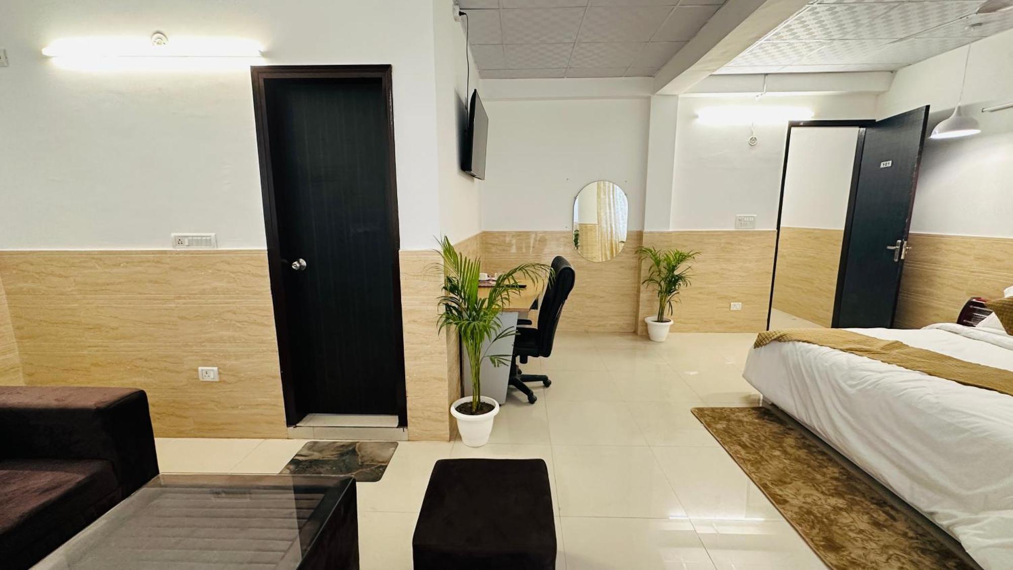 Dr White House - Noida Sector 18 Hotel Ngoại thất bức ảnh