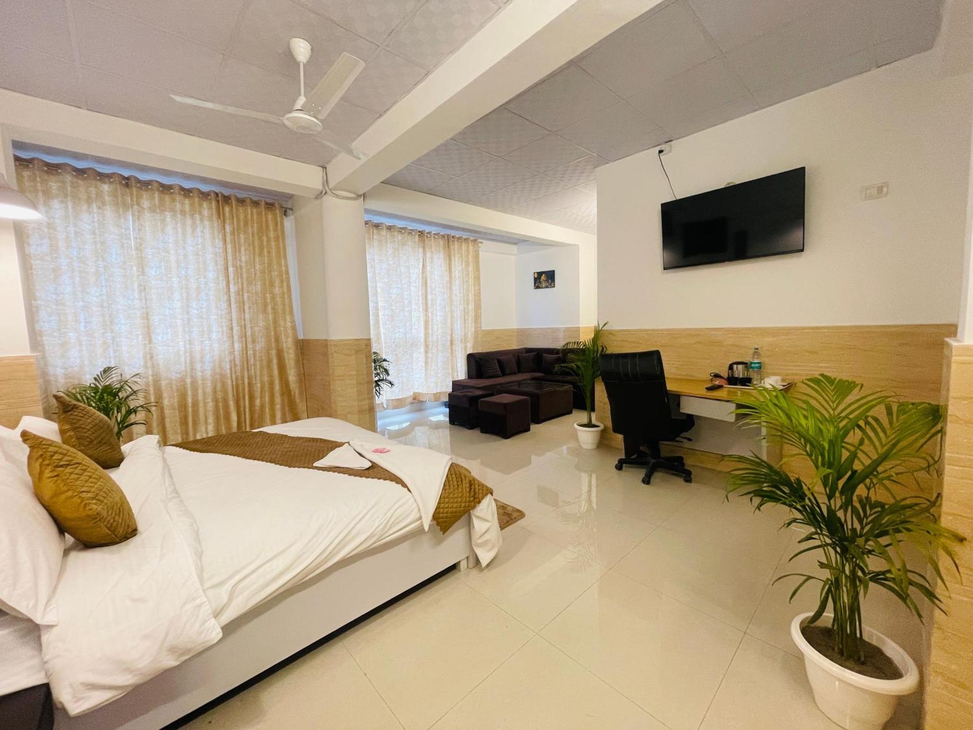 Dr White House - Noida Sector 18 Hotel Ngoại thất bức ảnh
