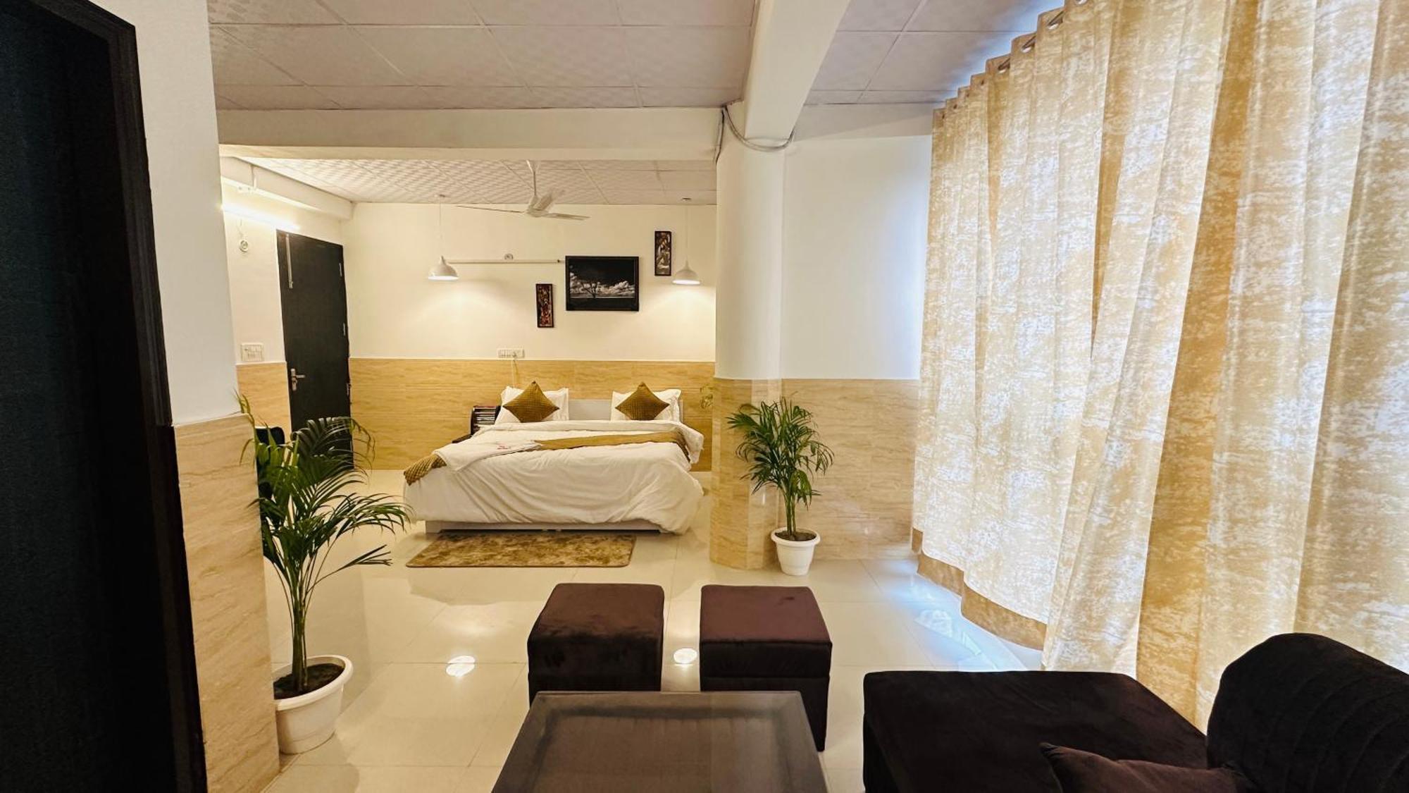 Dr White House - Noida Sector 18 Hotel Ngoại thất bức ảnh