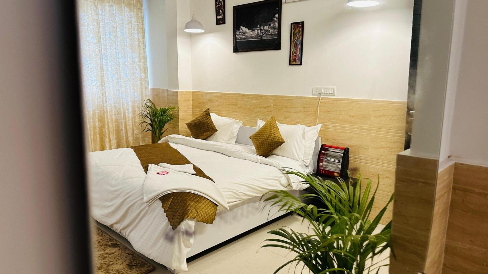 Dr White House - Noida Sector 18 Hotel Ngoại thất bức ảnh