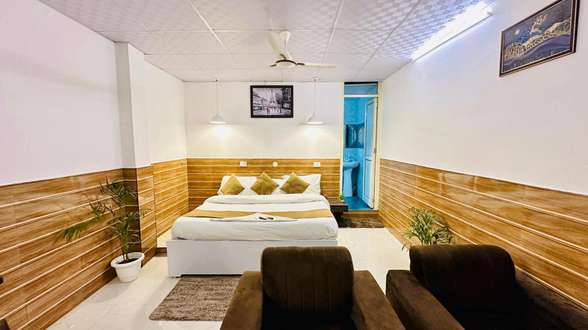 Dr White House - Noida Sector 18 Hotel Ngoại thất bức ảnh