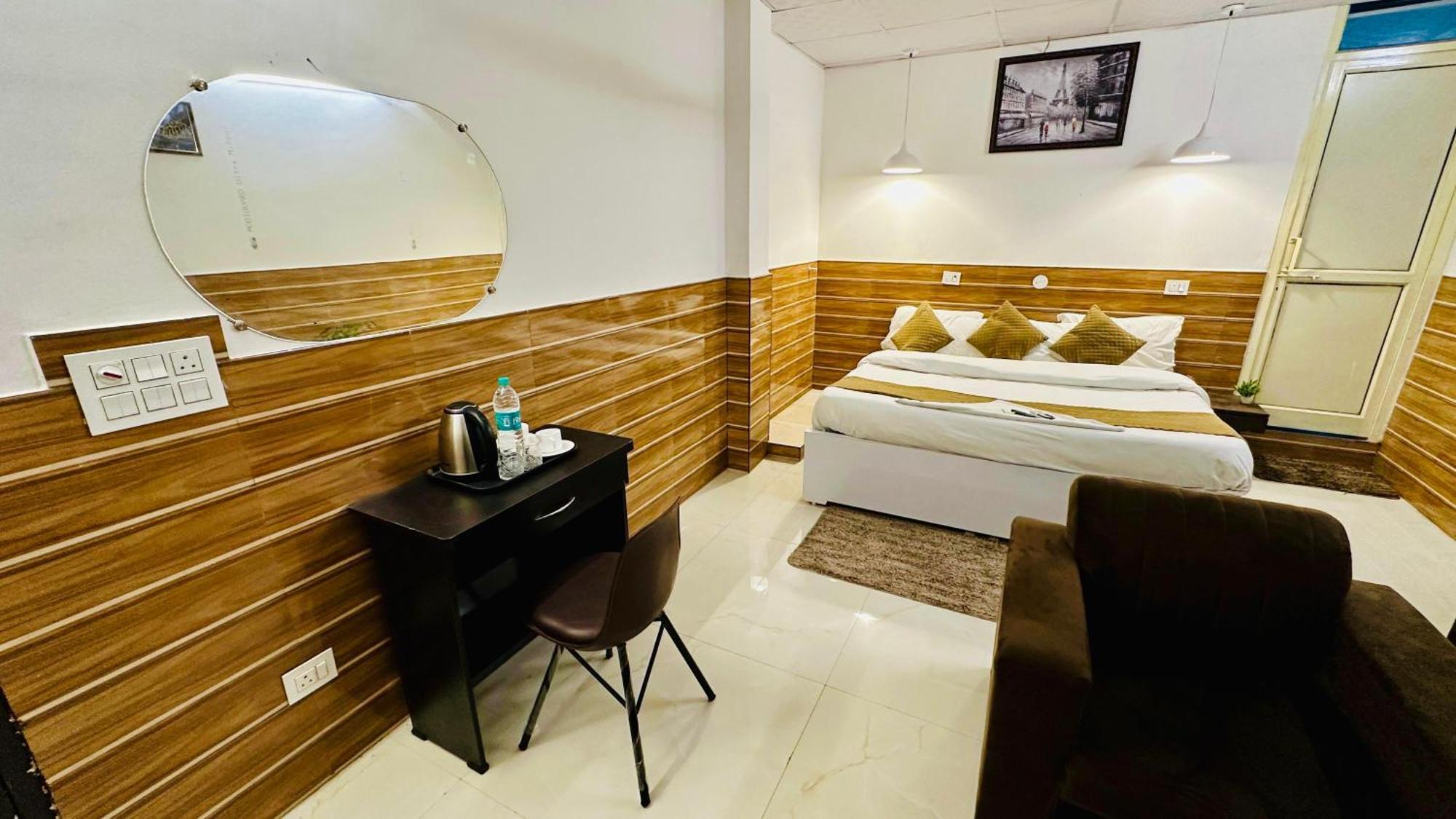 Dr White House - Noida Sector 18 Hotel Ngoại thất bức ảnh