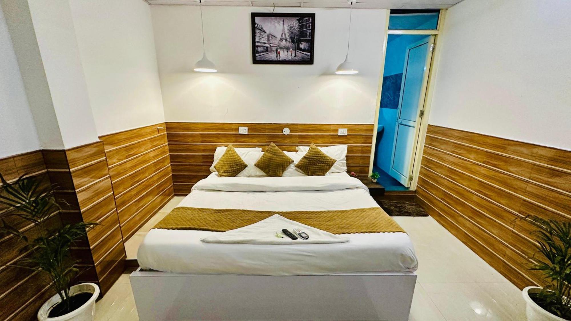 Dr White House - Noida Sector 18 Hotel Ngoại thất bức ảnh