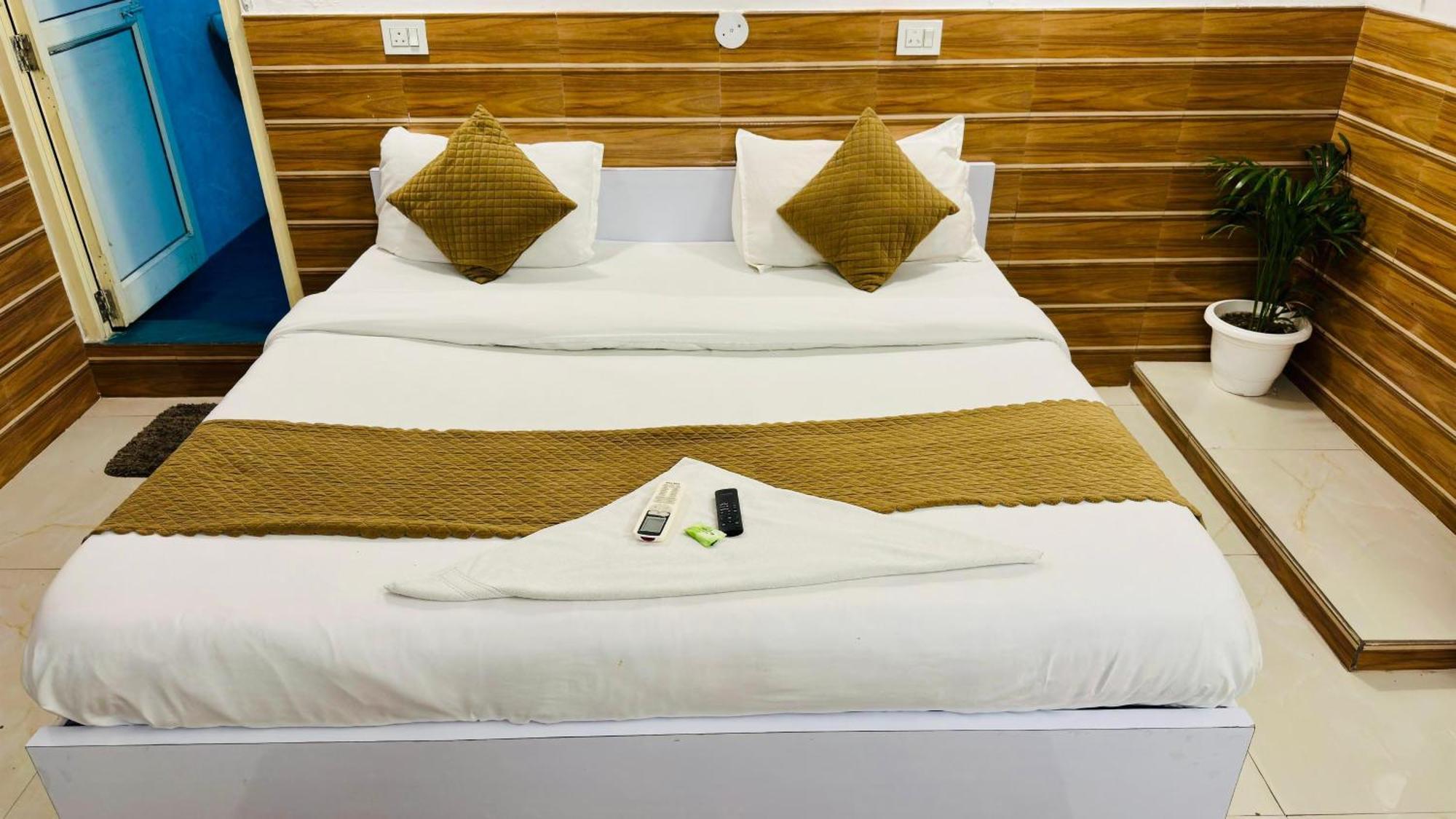 Dr White House - Noida Sector 18 Hotel Ngoại thất bức ảnh